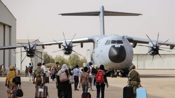 بريطانيا تنهي رحلات إجلاء رعاياها من السودان2